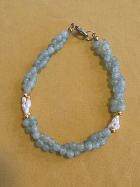 Vintage twisted jade bead and freshwater pearl bracelet - Nice Costume Jewelry!